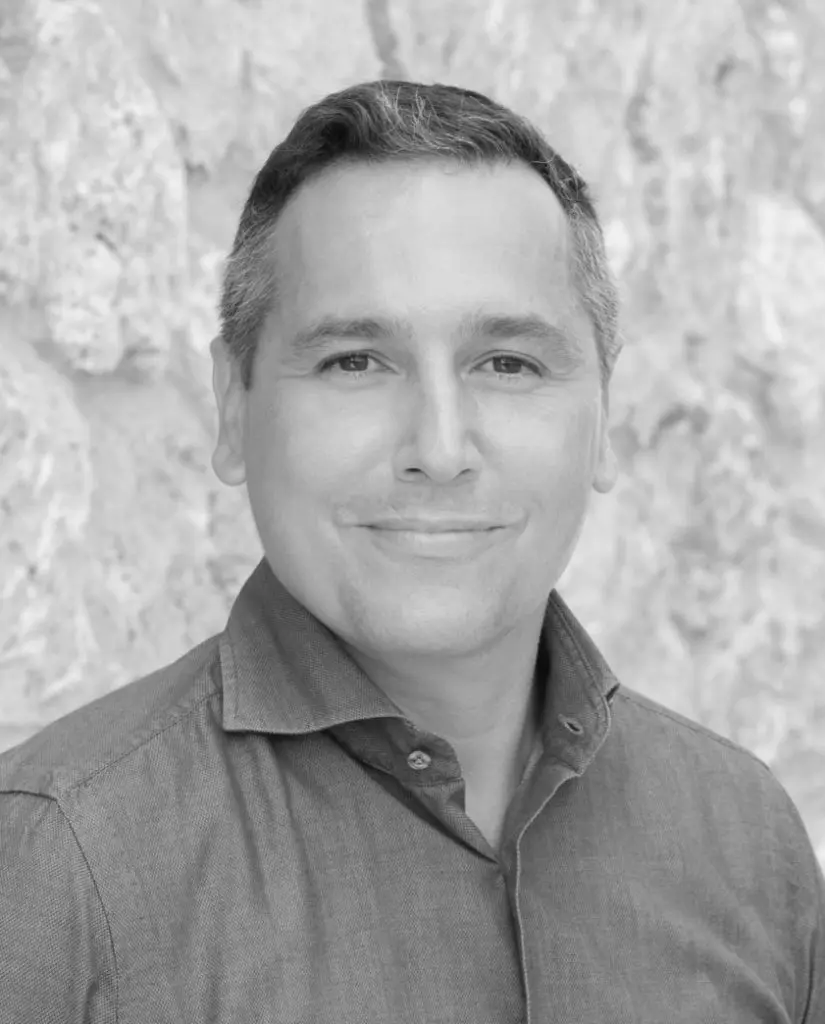 P24 1 scaled e1635231401560 825x1024 1 1